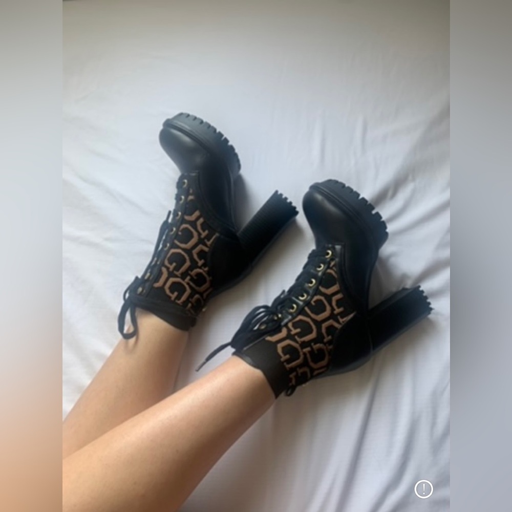 Guess boots